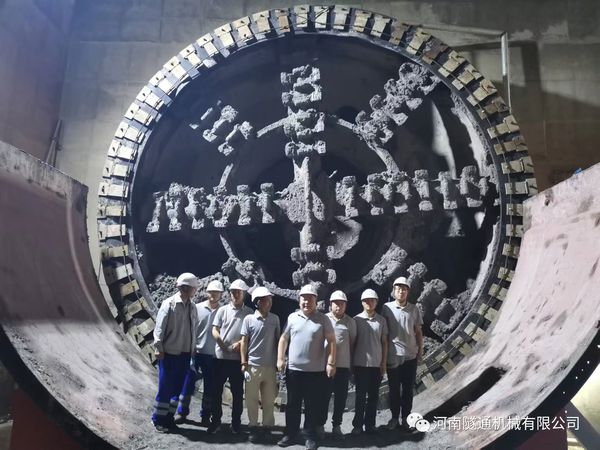 喜訊?。?！北京地鐵17號線左線昨日順利接收成功，北京建工土木工程有限公司攜手河南隧通機械有限公司為中國現(xiàn)代化建設(shè)再立新功！(圖5)